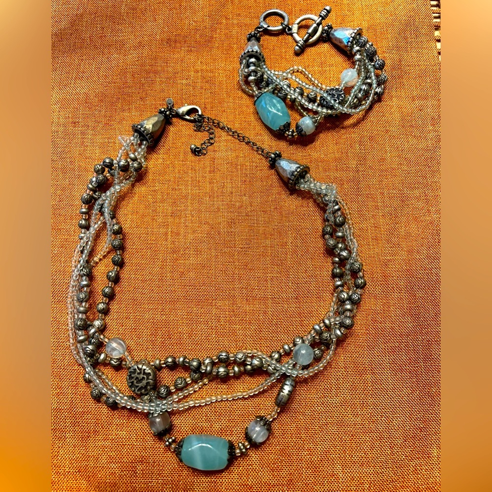 Premier Jewelry necklace and bracelet set!